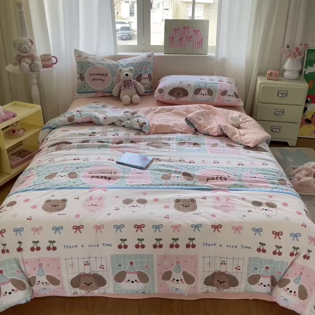 91家纺网 家纺一手货源 找家纺 盛秋家纺 2026新款皱皱纱印花夏被-萝拉 小狗来信+奶油粉