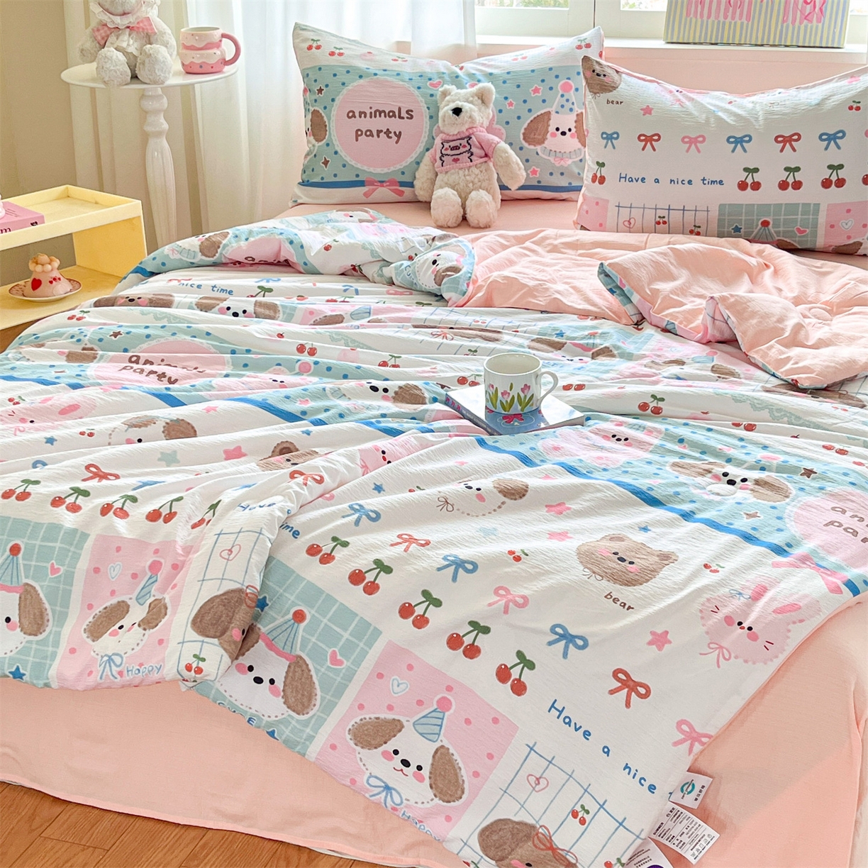 91家纺网 家纺一手货源 找家纺 盛秋家纺 2026新款皱皱纱印花夏被-萝拉 小狗来信+奶油粉