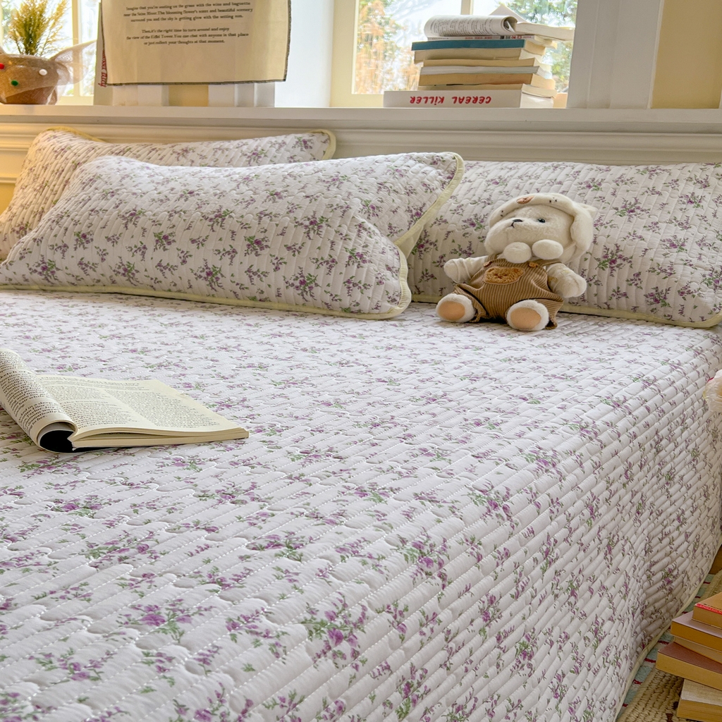 91家纺网 家纺一手货源 找家纺 优雅星家纺 2026新款A类小清新四季可用学生宿舍床单  单件夹棉炕盖床盖炕毯三件套（长期有货） 汐春之语