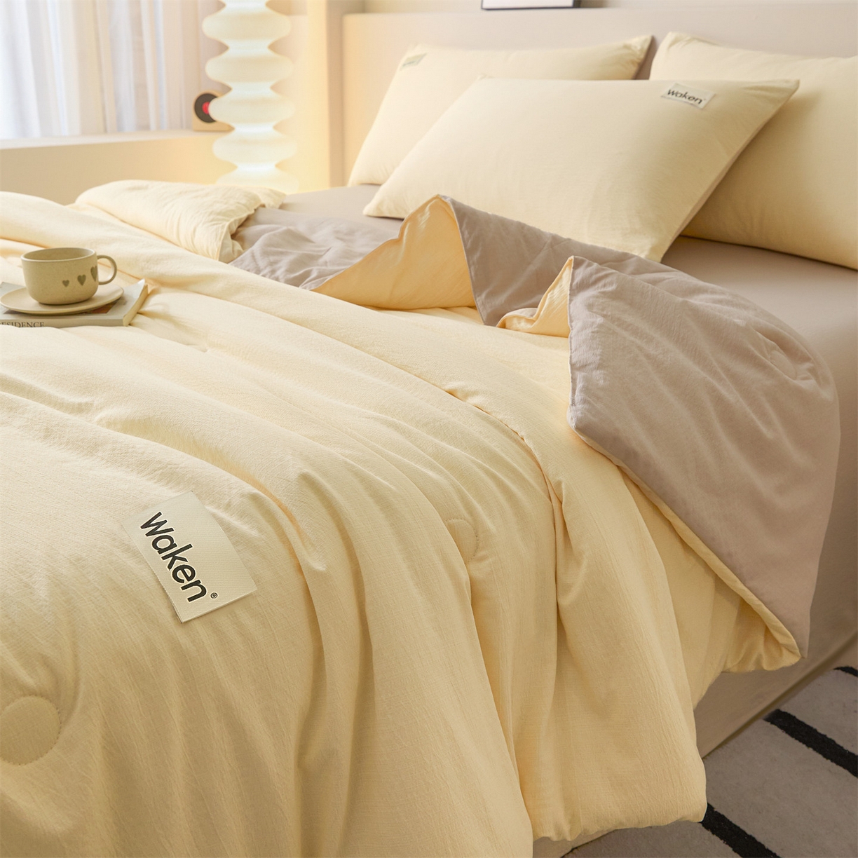 91家纺网 家纺一手货源 找家纺 盛秋家纺 2026新款皱皱纱贴标夏被-杰克 奶黄+梧桐杏