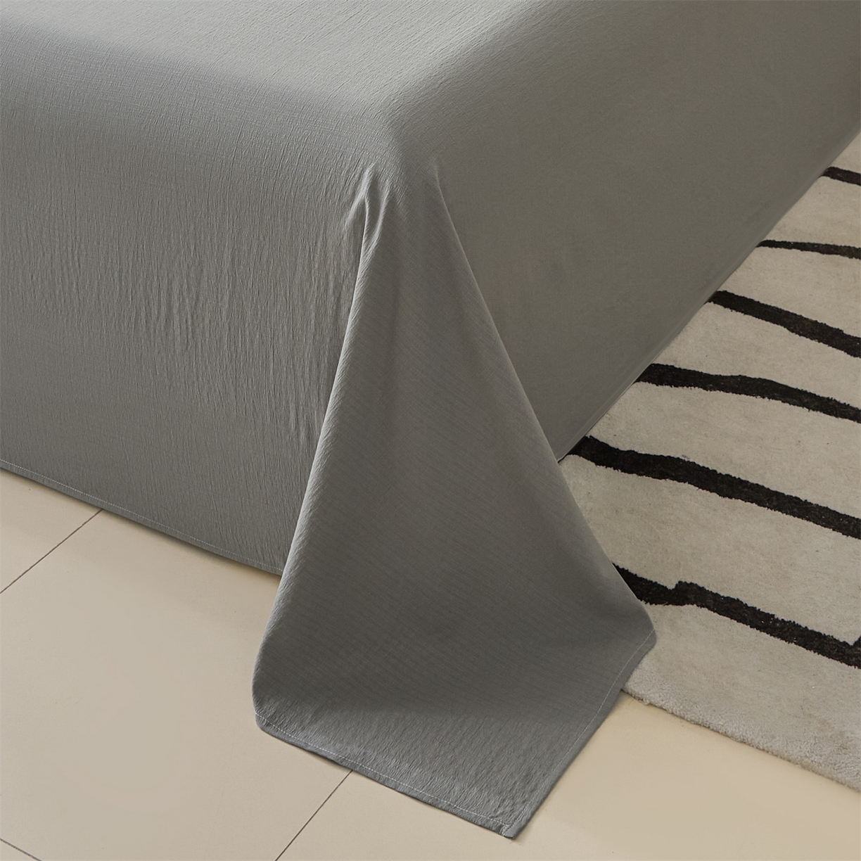 91家纺网 家纺一手货源 找家纺 盛秋家纺 2026新款皱皱纱贴标夏被-杰克 山灰+中灰