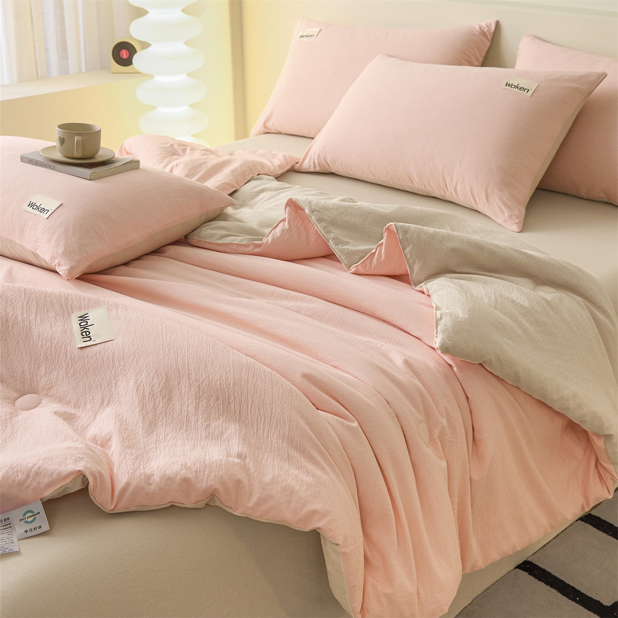 91家纺网 家纺一手货源 找家纺 盛秋家纺 2026新款皱皱纱贴标夏被-杰克 奶油粉+梧桐杏