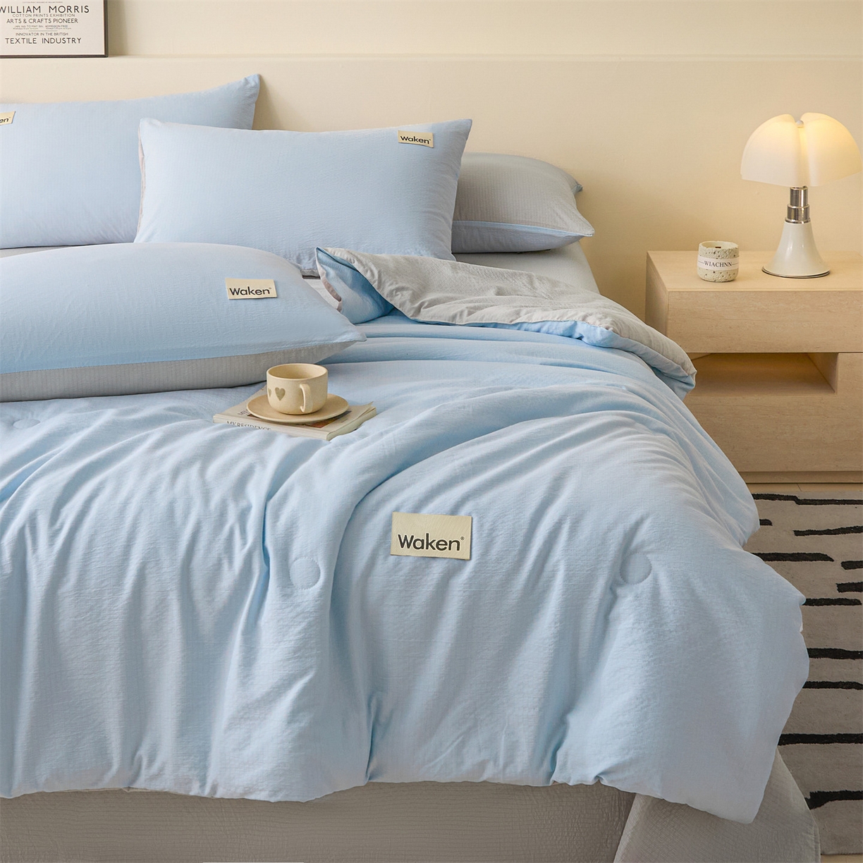 91家纺网 家纺一手货源 找家纺 盛秋家纺 2026新款皱皱纱贴标夏被-杰克 天空蓝+山灰