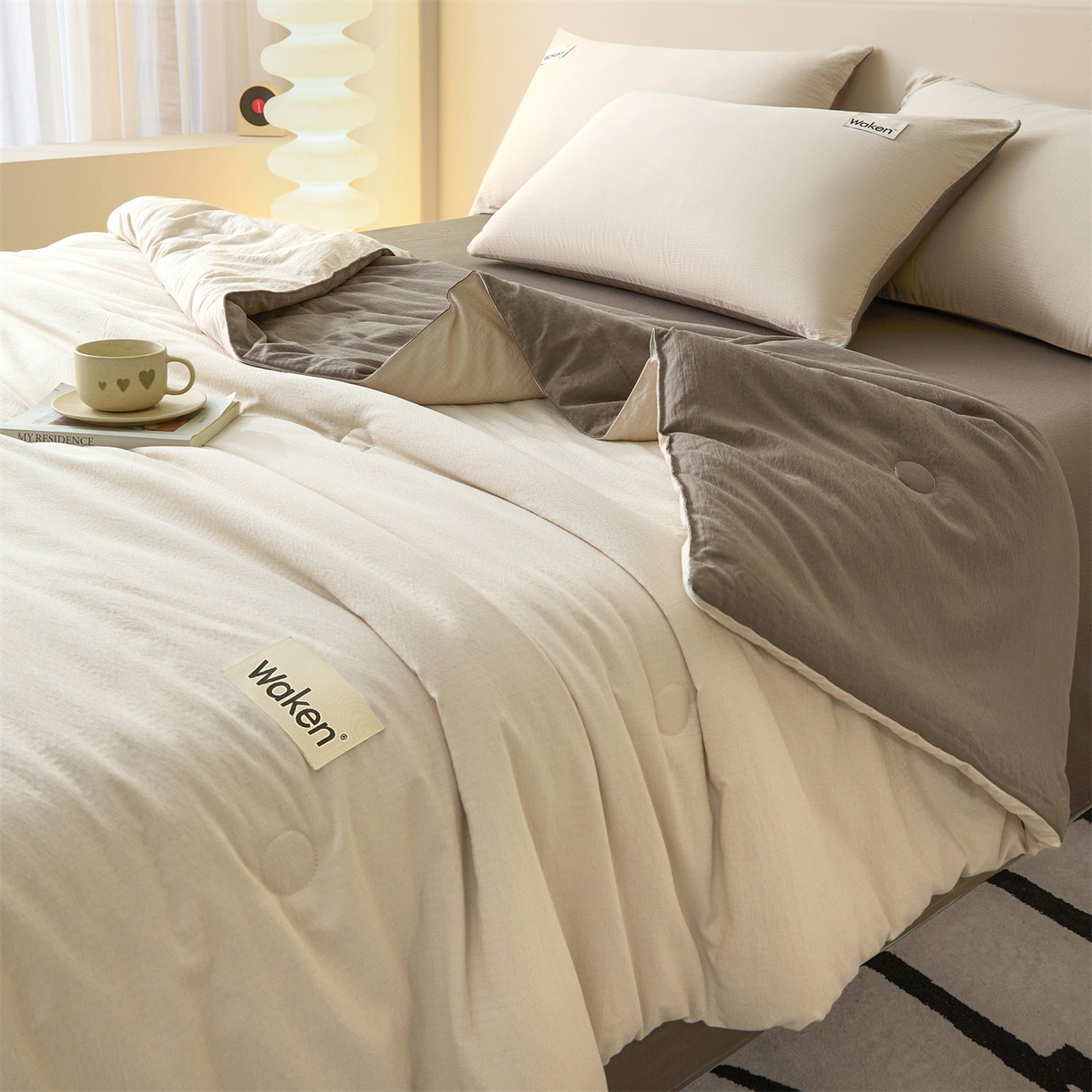 91家纺网 家纺一手货源 找家纺 盛秋家纺 2026新款皱皱纱贴标夏被-杰克 梧桐杏+深咖