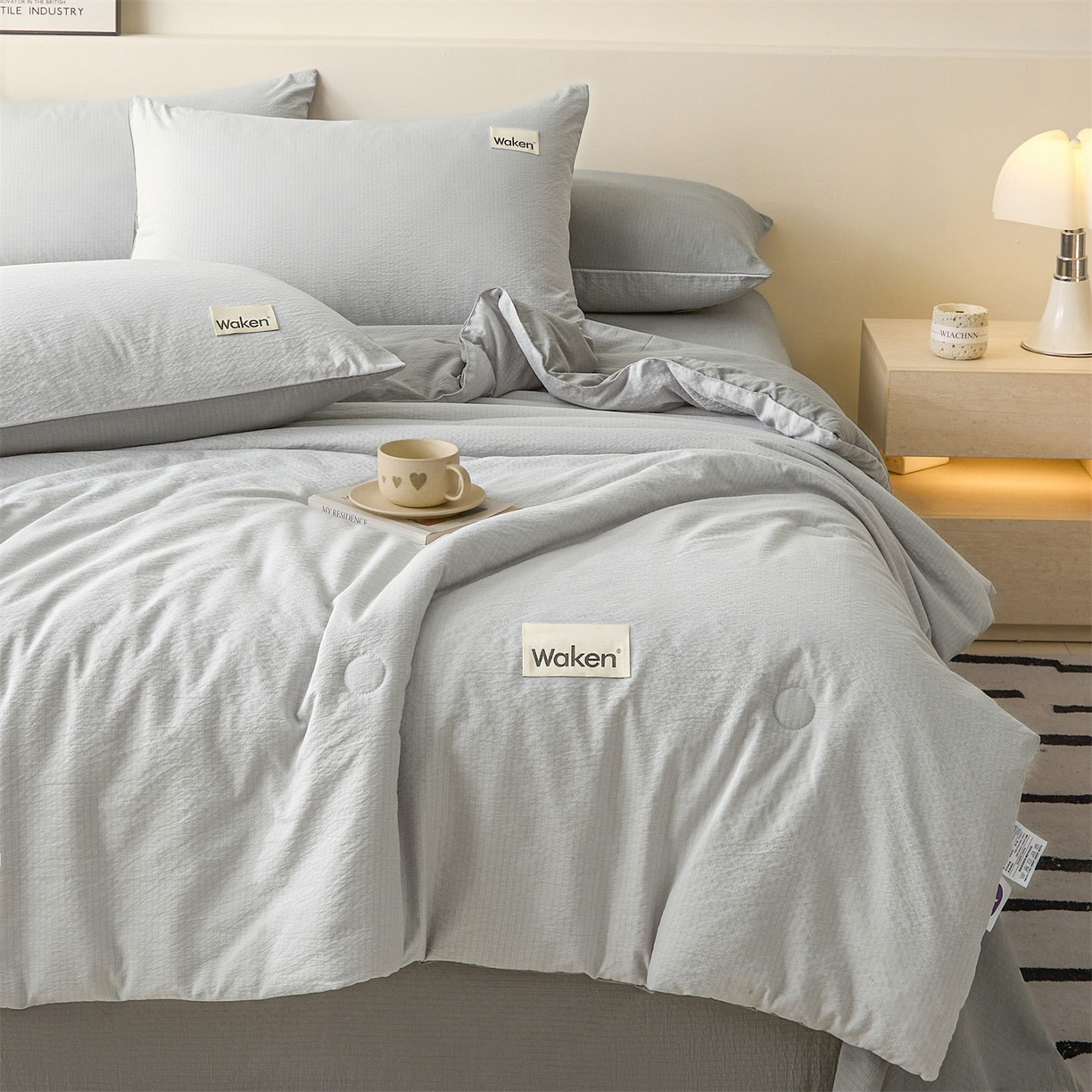 91家纺网 家纺一手货源 找家纺 盛秋家纺 2026新款皱皱纱贴标夏被-杰克 山灰+中灰