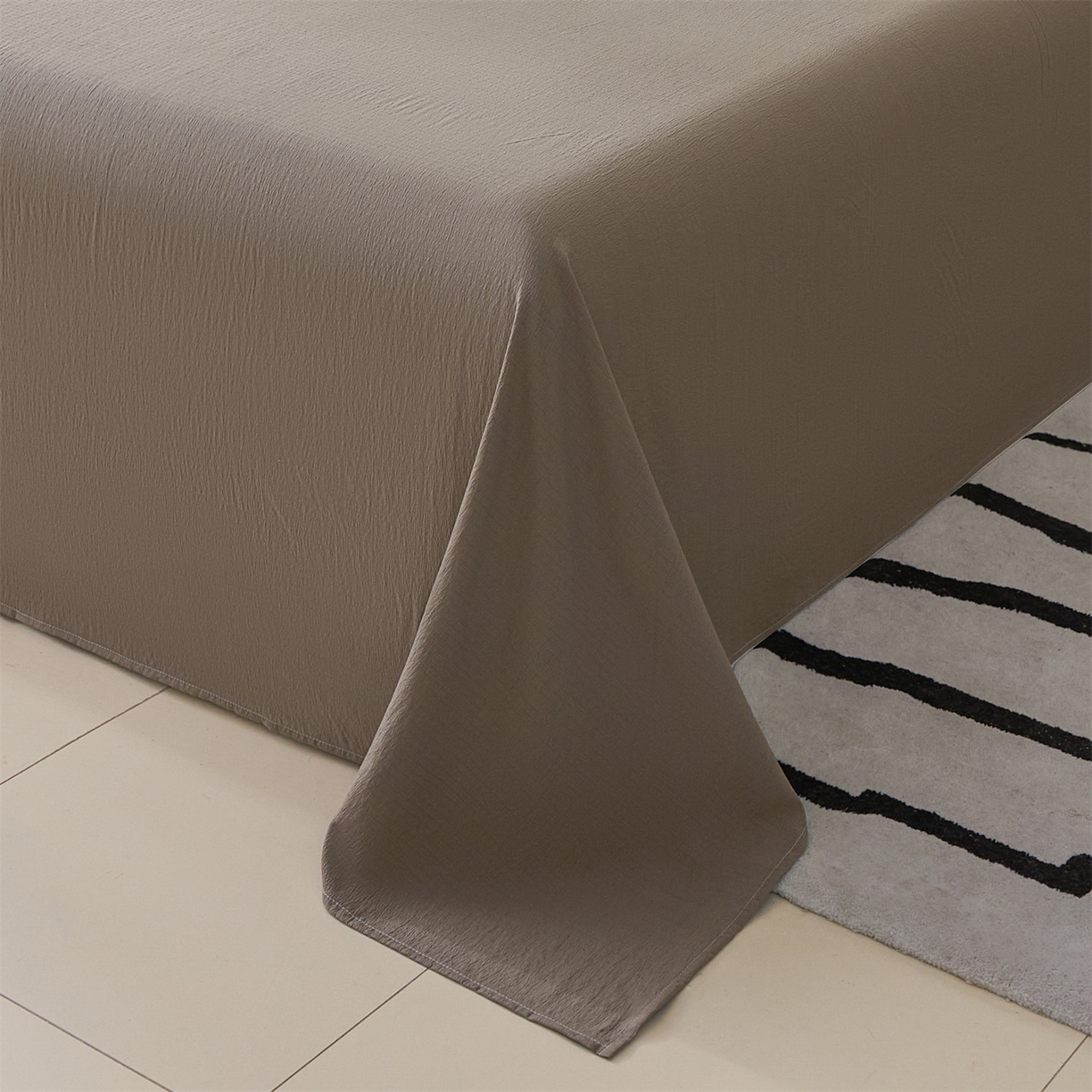 91家纺网 家纺一手货源 找家纺 盛秋家纺 2026新款皱皱纱贴标夏被-杰克 梧桐杏+深咖