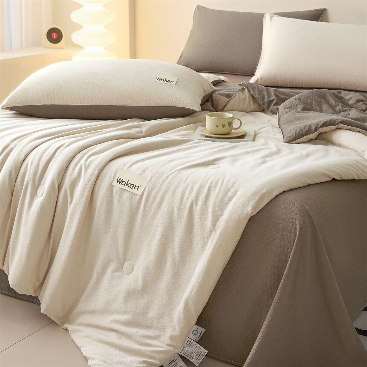 91家纺网 家纺一手货源 找家纺 盛秋家纺 2026新款皱皱纱贴标夏被-杰克 梧桐杏+深咖