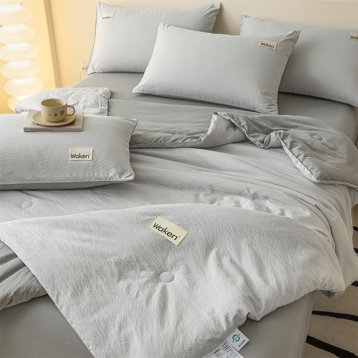 91家纺网 家纺一手货源 找家纺 盛秋家纺 2026新款皱皱纱贴标夏被-杰克 山灰+中灰