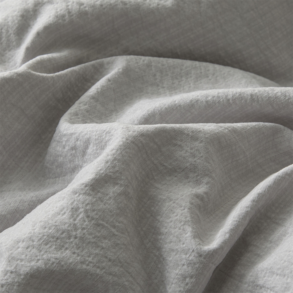 91家纺网 家纺一手货源 找家纺 盛秋家纺 2026新款皱皱纱贴标夏被-杰克 山灰+中灰