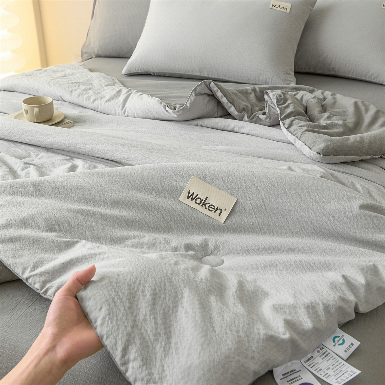 91家纺网 家纺一手货源 找家纺 盛秋家纺 2026新款皱皱纱贴标夏被-杰克 山灰+中灰