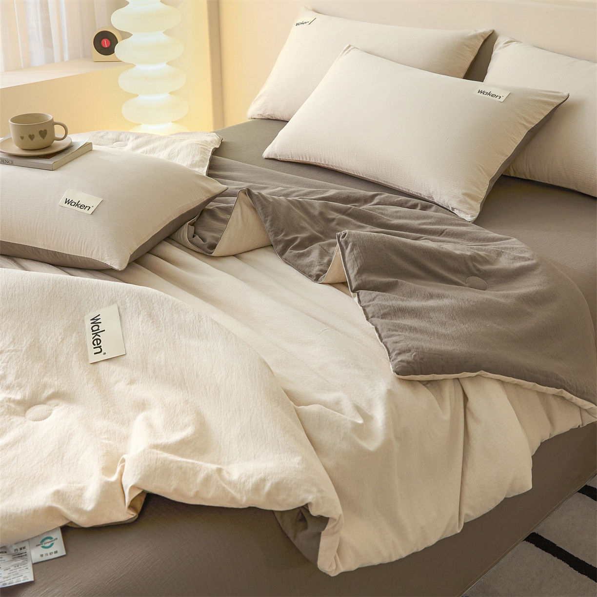 91家纺网 家纺一手货源 找家纺 盛秋家纺 2026新款皱皱纱贴标夏被-杰克 梧桐杏+深咖