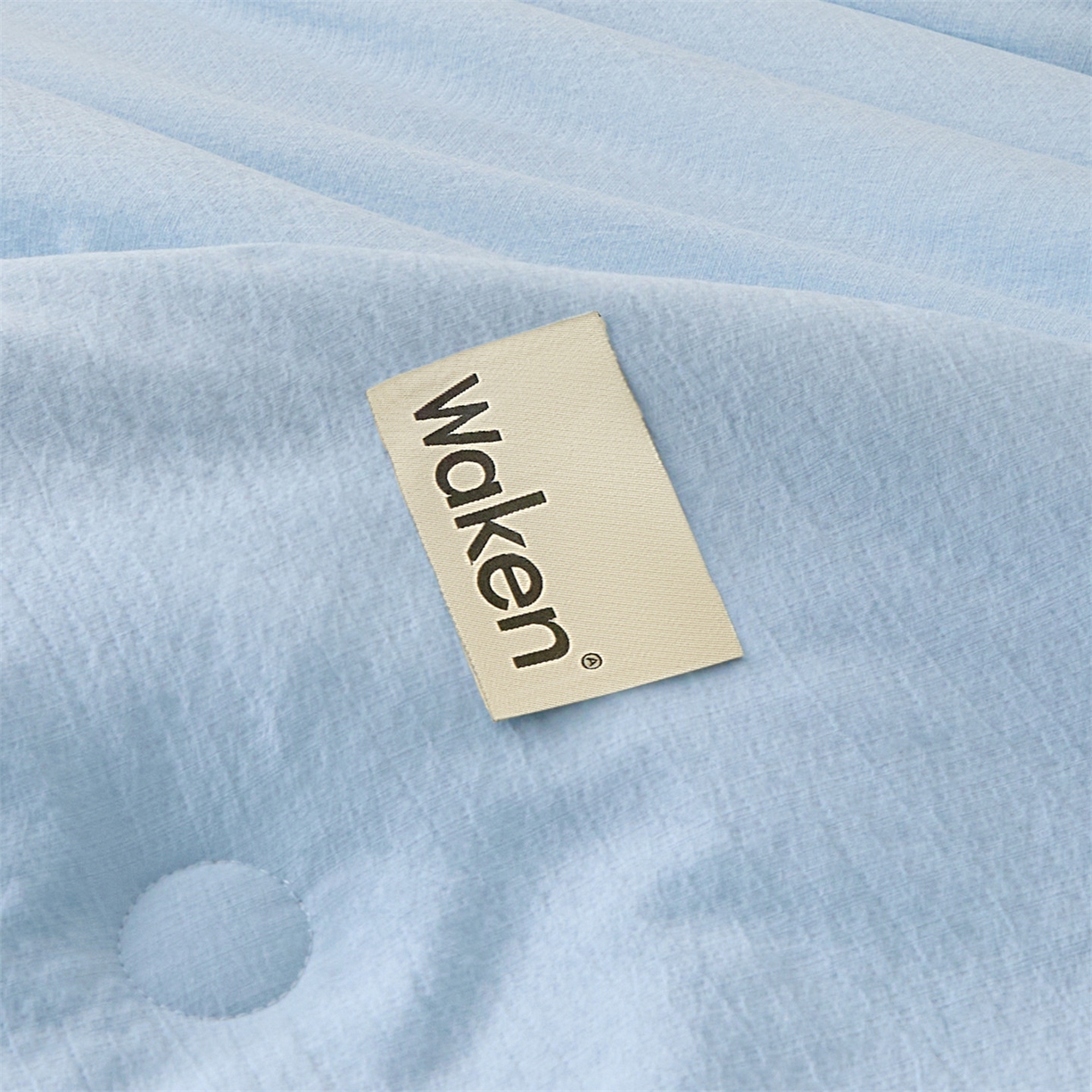 91家纺网 家纺一手货源 找家纺 盛秋家纺 2026新款皱皱纱贴标夏被-杰克 天空蓝+山灰