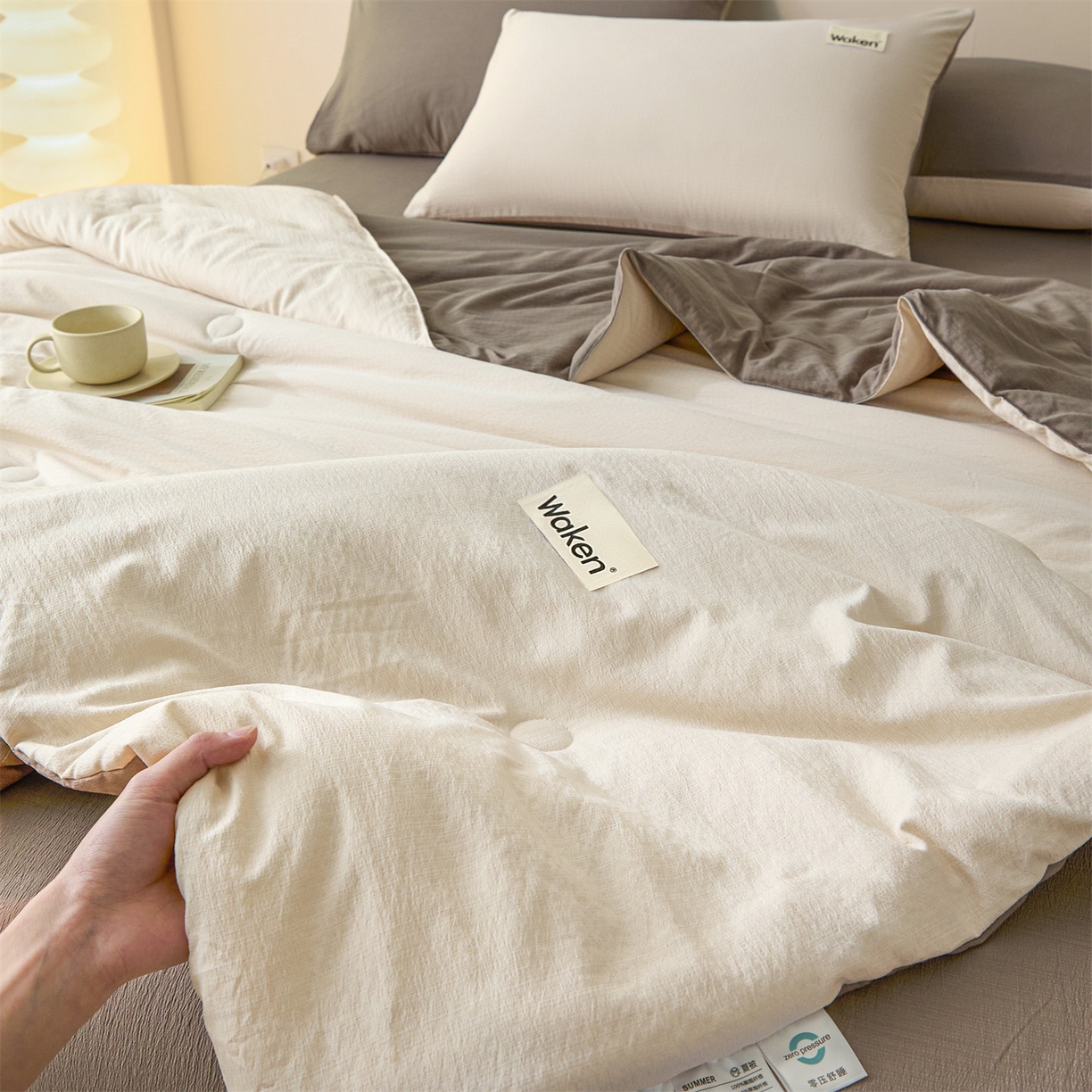 91家纺网 家纺一手货源 找家纺 盛秋家纺 2026新款皱皱纱贴标夏被-杰克 梧桐杏+深咖