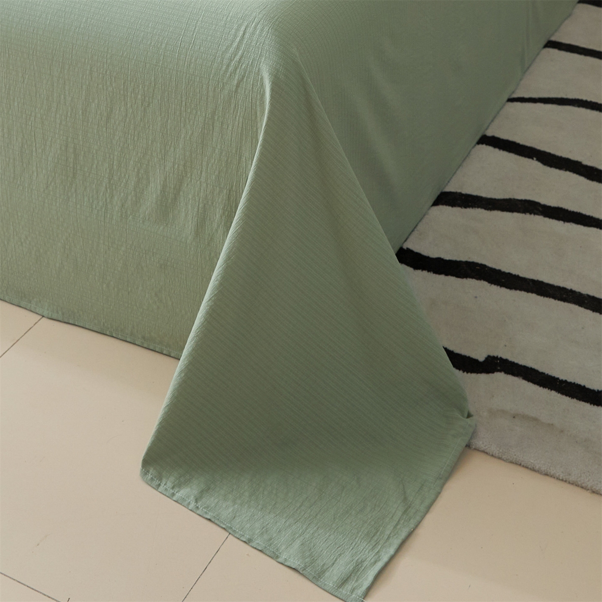 91家纺网 家纺一手货源 找家纺 盛秋家纺 2026新款皱皱纱贴标夏被-杰克 奶昔白+麦绿