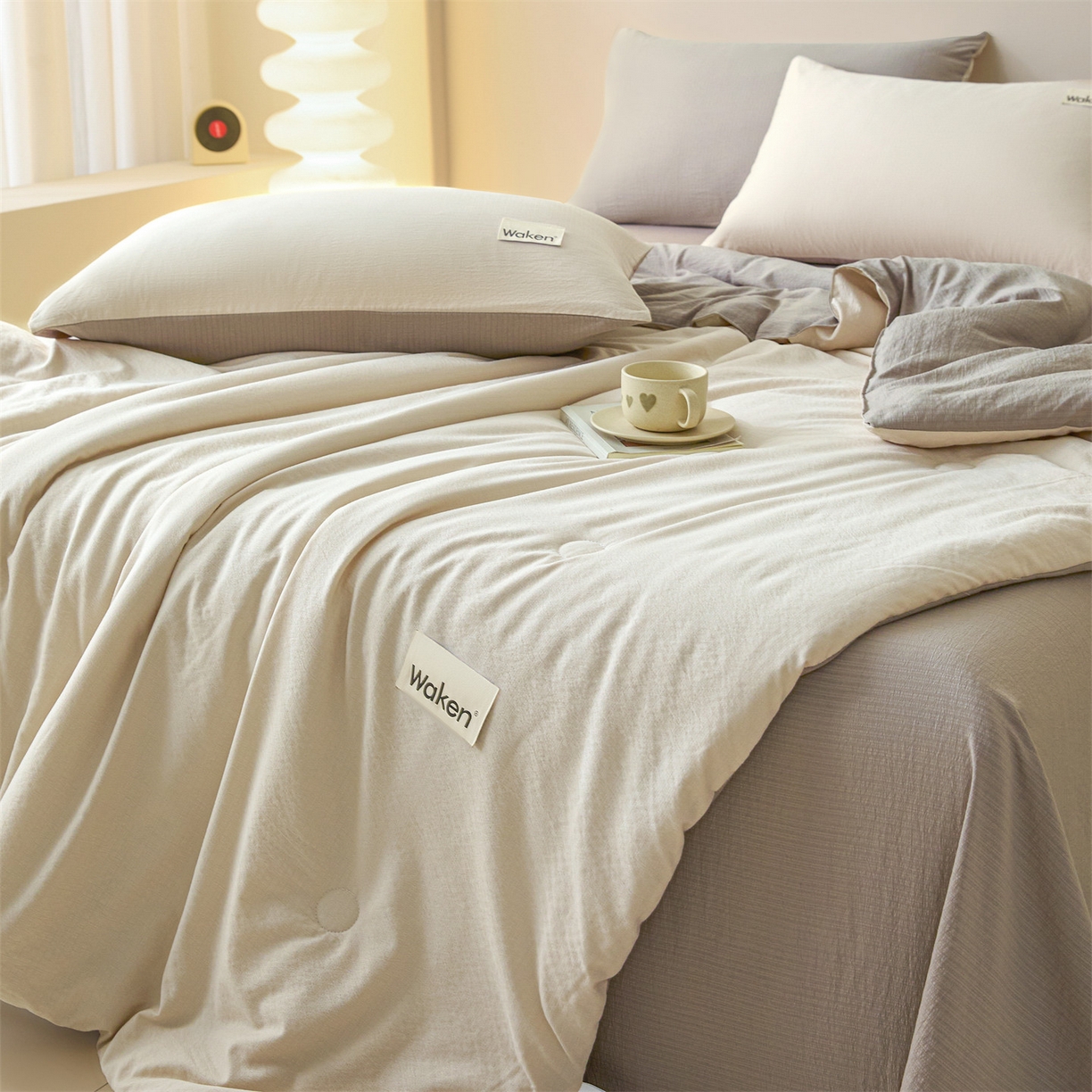 91家纺网 家纺一手货源 找家纺 盛秋家纺 2026新款皱皱纱贴标夏被-杰克 梧桐杏+浅咖