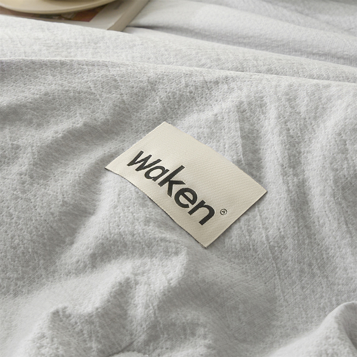 91家纺网 家纺一手货源 找家纺 盛秋家纺 2026新款皱皱纱贴标夏被-杰克 山灰+中灰