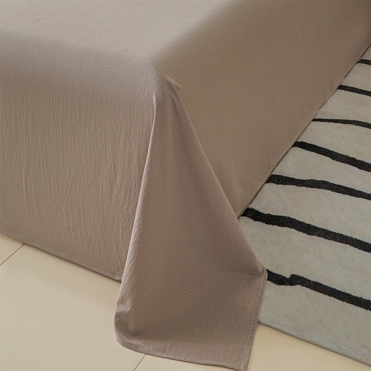 91家纺网 家纺一手货源 找家纺 盛秋家纺 2026新款皱皱纱贴标夏被-杰克 梧桐杏+浅咖