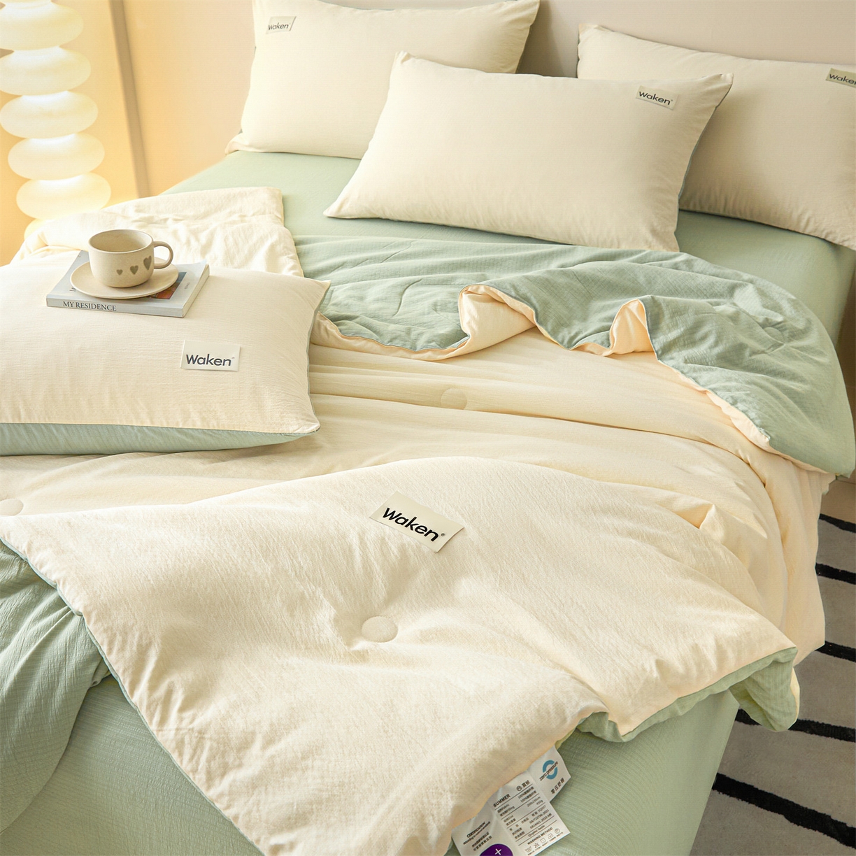 91家纺网 家纺一手货源 找家纺 盛秋家纺 2026新款皱皱纱贴标夏被-杰克 奶昔白+麦绿