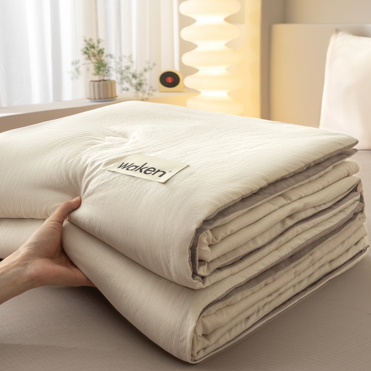 91家纺网 家纺一手货源 找家纺 盛秋家纺 2026新款A类牛奶绒夹棉床盖 宾利蓝+香草灰