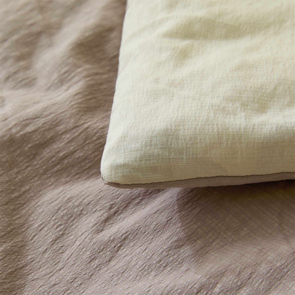 91家纺网 家纺一手货源 找家纺 盛秋家纺 2026新款皱皱纱贴标夏被-杰克 梧桐杏+浅咖