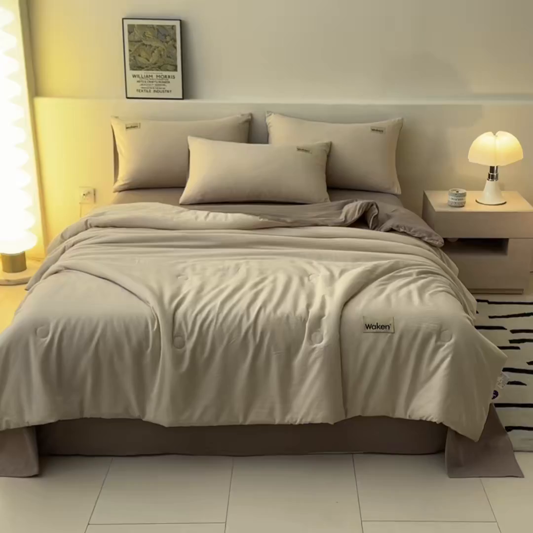 91家纺网 家纺一手货源 找家纺 盛秋家纺 2026新款皱皱纱贴标夏被-杰克 梧桐杏+浅咖