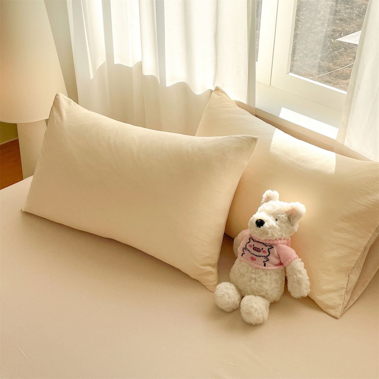 91家纺网 家纺一手货源 找家纺 盛秋家纺 2026新款皱皱纱散点绣夏被-妮可 小熊奶昔白