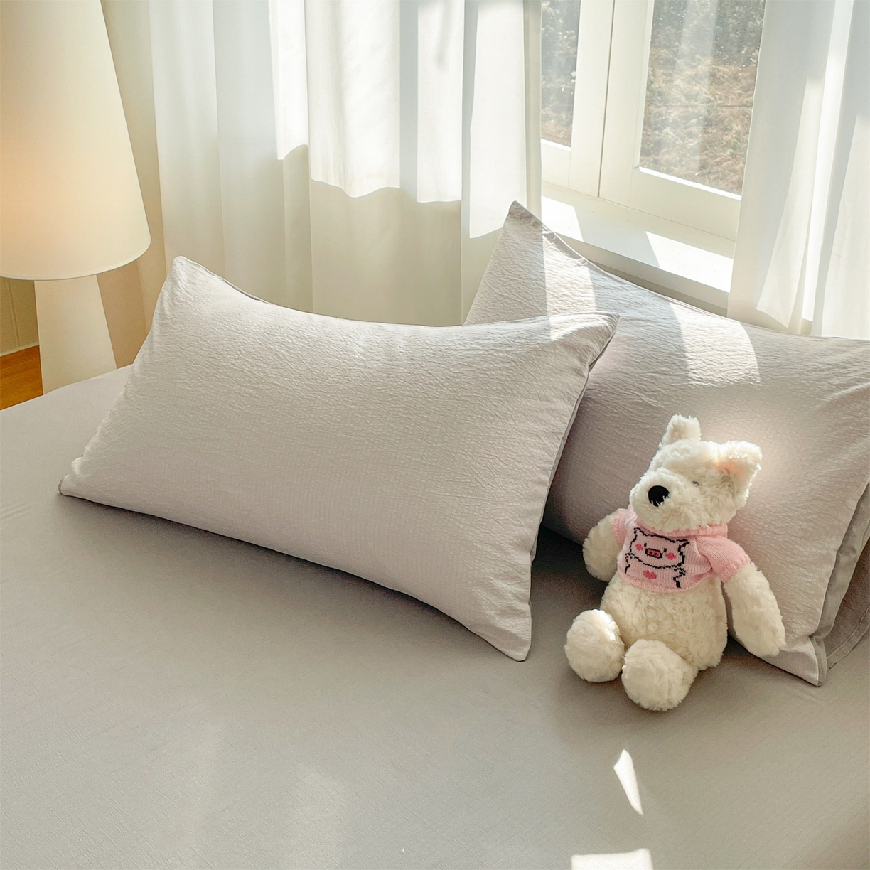 91家纺网 家纺一手货源 找家纺 盛秋家纺 2026新款皱皱纱散点绣夏被-妮可 腊肠狗山灰