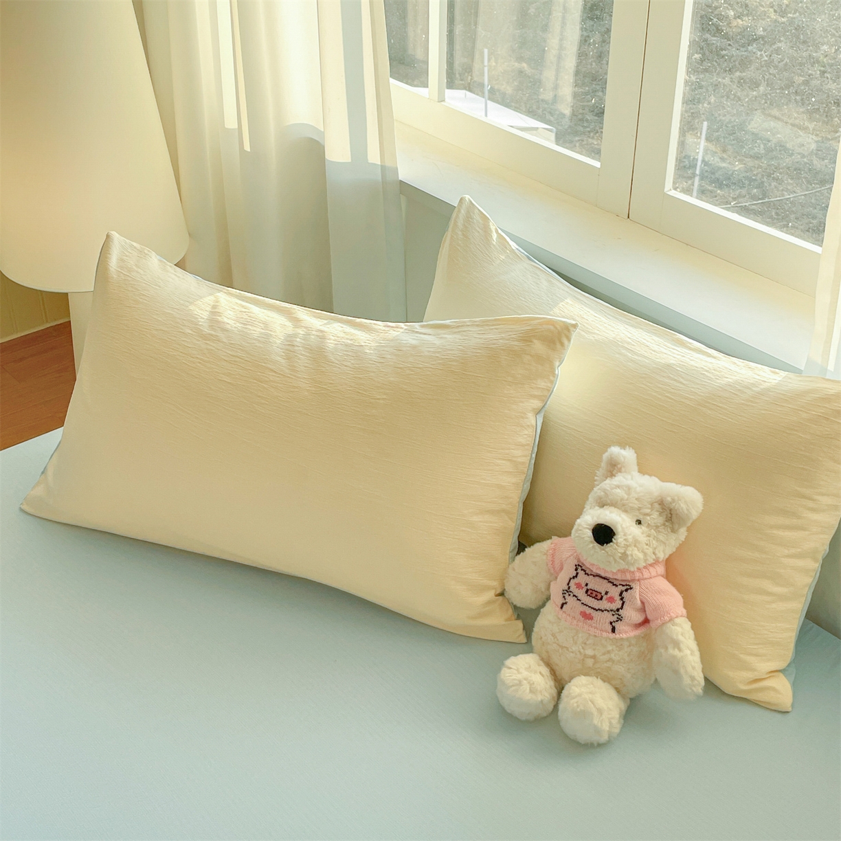 91家纺网 家纺一手货源 找家纺 盛秋家纺 2026新款皱皱纱散点绣夏被-妮可 小狗奶昔白