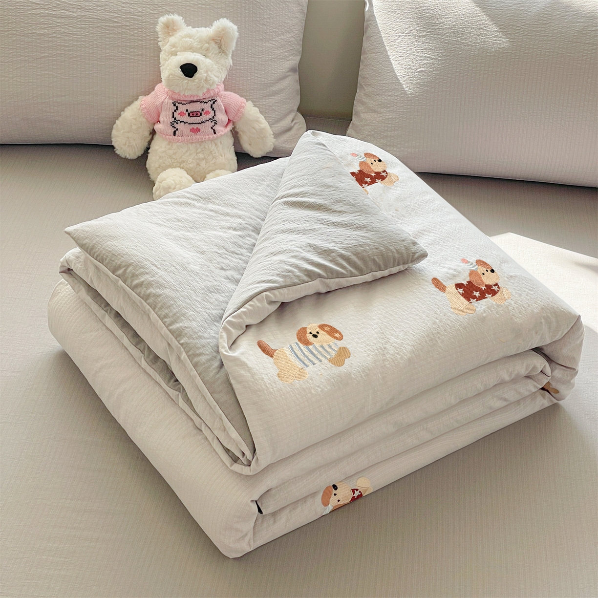 盛秋家纺 2026新款皱皱纱散点绣夏被-妮可 腊肠狗山灰