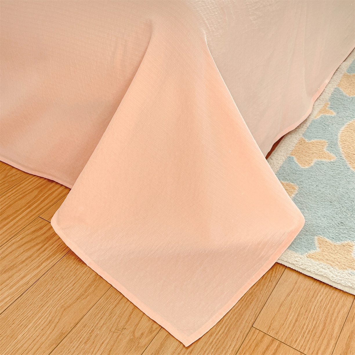 91家纺网 家纺一手货源 找家纺 盛秋家纺 2026新款皱皱纱散点绣夏被-妮可 花朵奶昔白