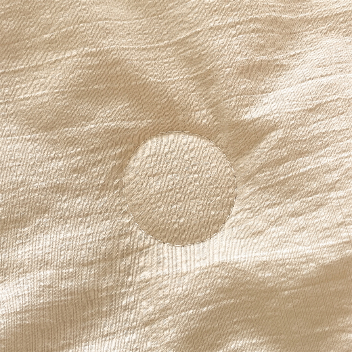 91家纺网 家纺一手货源 找家纺 盛秋家纺 2026新款皱皱纱散点绣夏被-妮可 腊肠狗梧桐杏