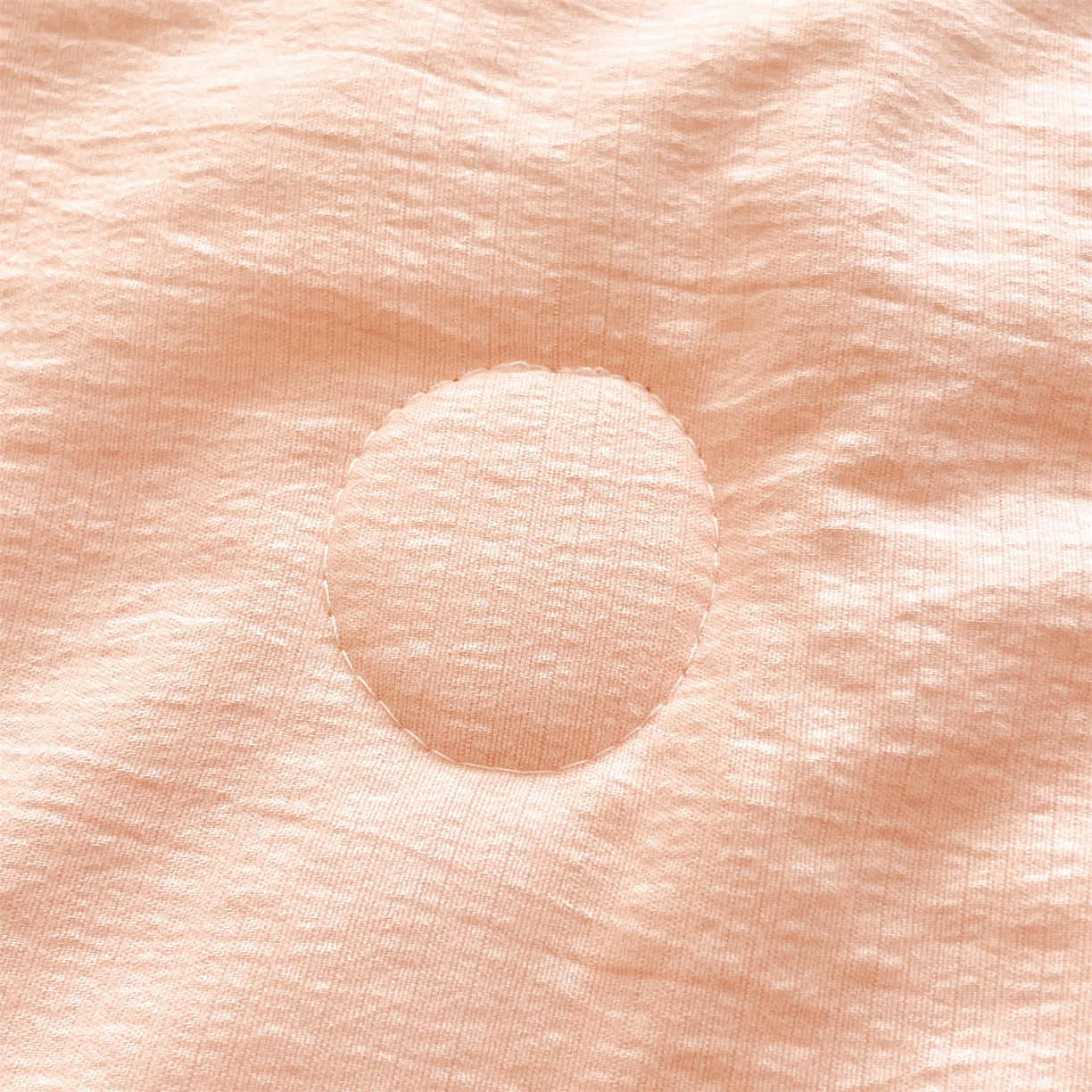 91家纺网 家纺一手货源 找家纺 盛秋家纺 2026新款皱皱纱散点绣夏被-妮可 花朵奶油粉