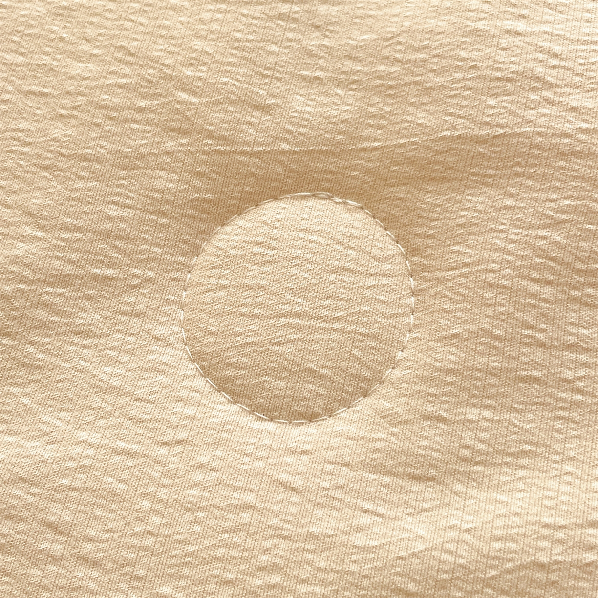 91家纺网 家纺一手货源 找家纺 盛秋家纺 2026新款皱皱纱散点绣夏被-妮可 小马梧桐杏