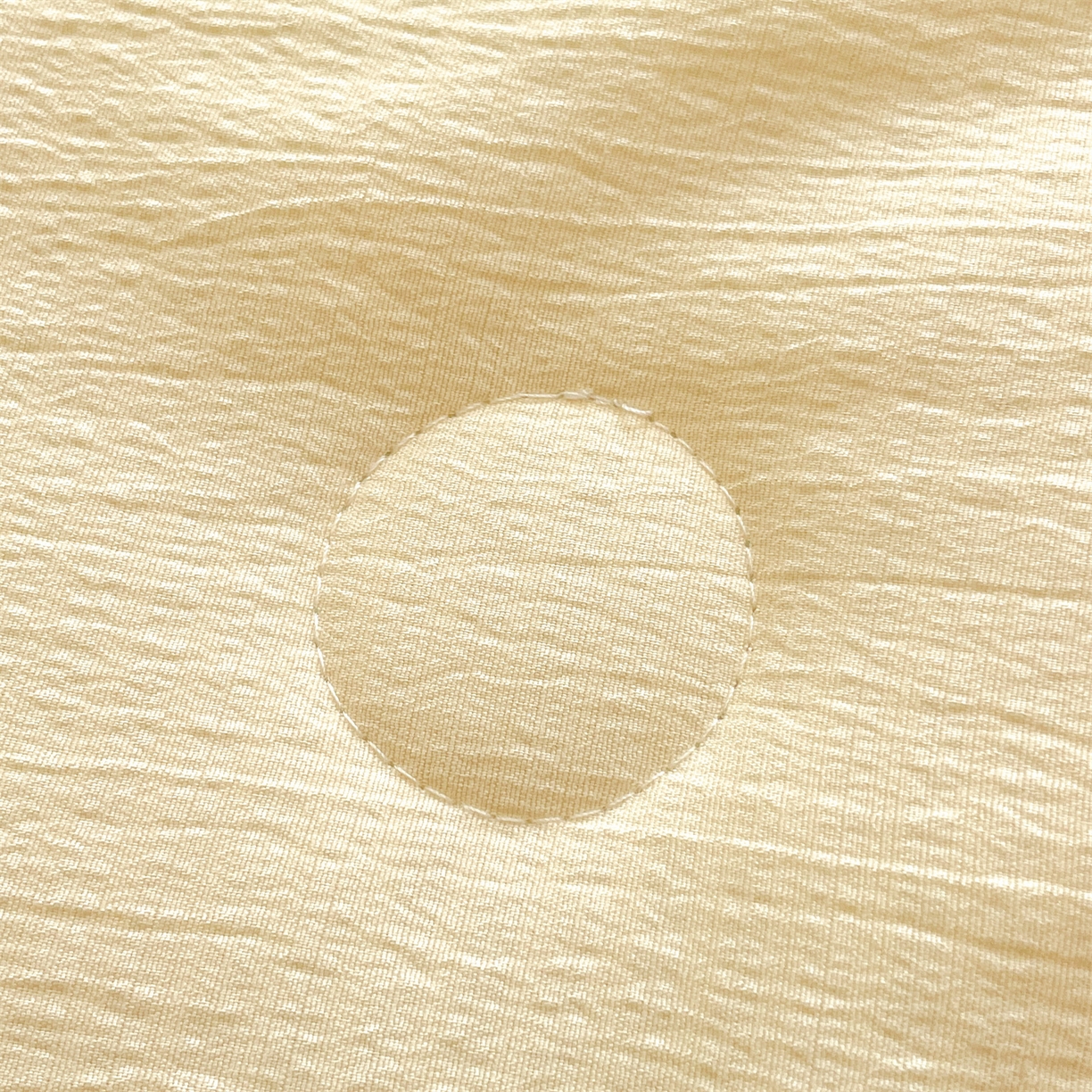 91家纺网 家纺一手货源 找家纺 盛秋家纺 2026新款皱皱纱散点绣夏被-妮可 小马奶黄