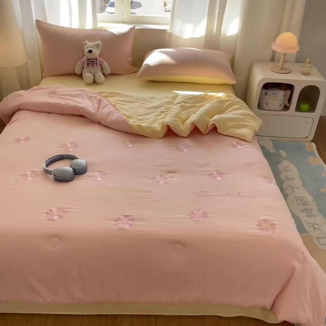 91家纺网 家纺一手货源 找家纺 （总）盛秋家纺 2026新款皱皱纱散点绣夏被-妮可