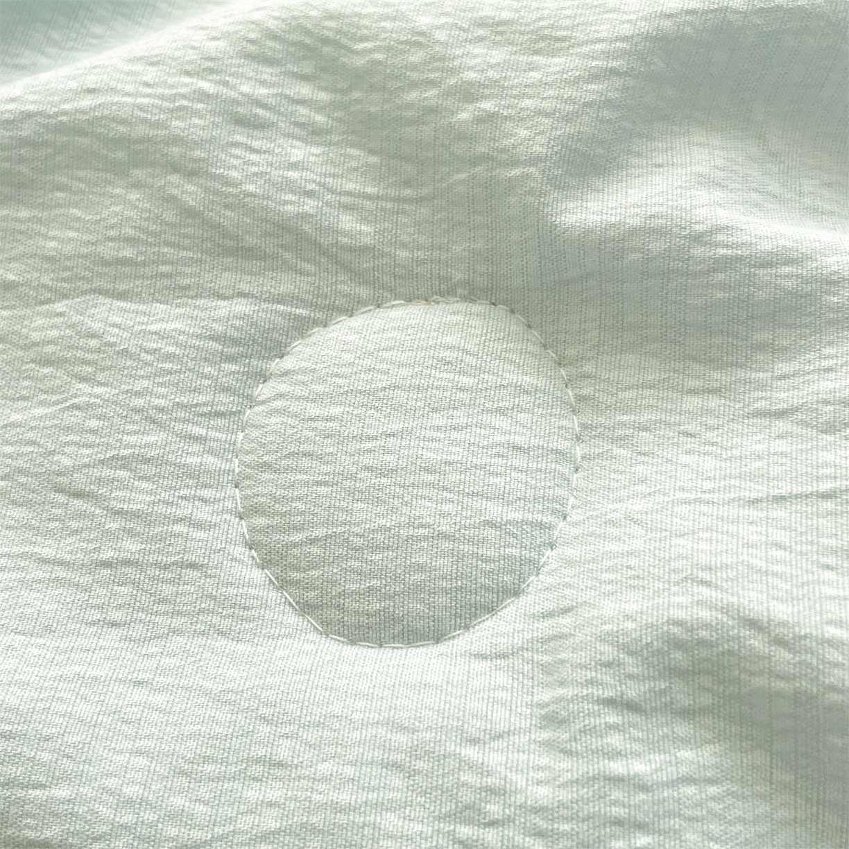 91家纺网 家纺一手货源 找家纺 盛秋家纺 2026新款皱皱纱散点绣夏被-妮可 小狗天空蓝