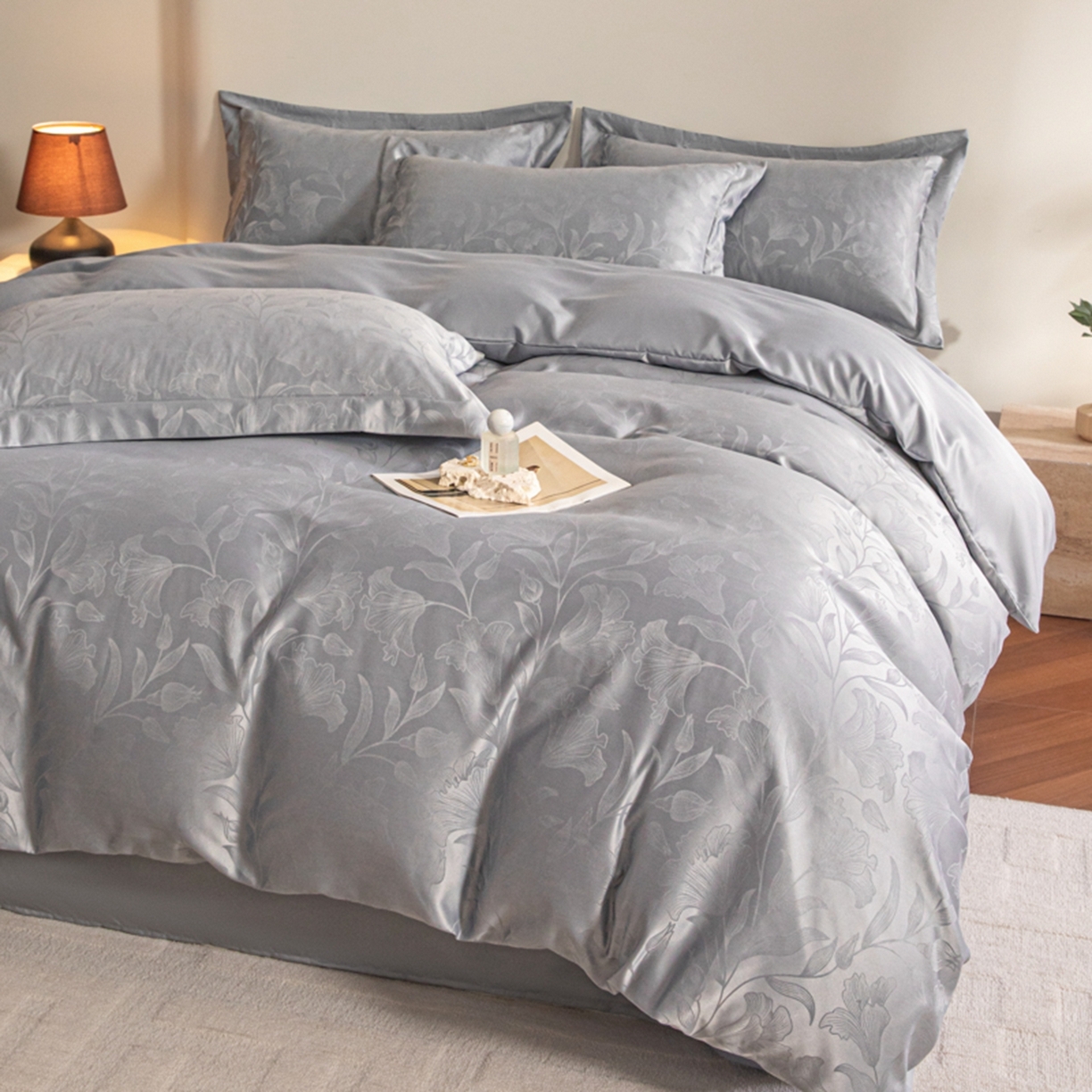 91家纺网 家纺一手货源 找家纺 金牛座家纺 2026新款高克重贡缎提花亲肤棉四件套-情愫系列 情愫-灰