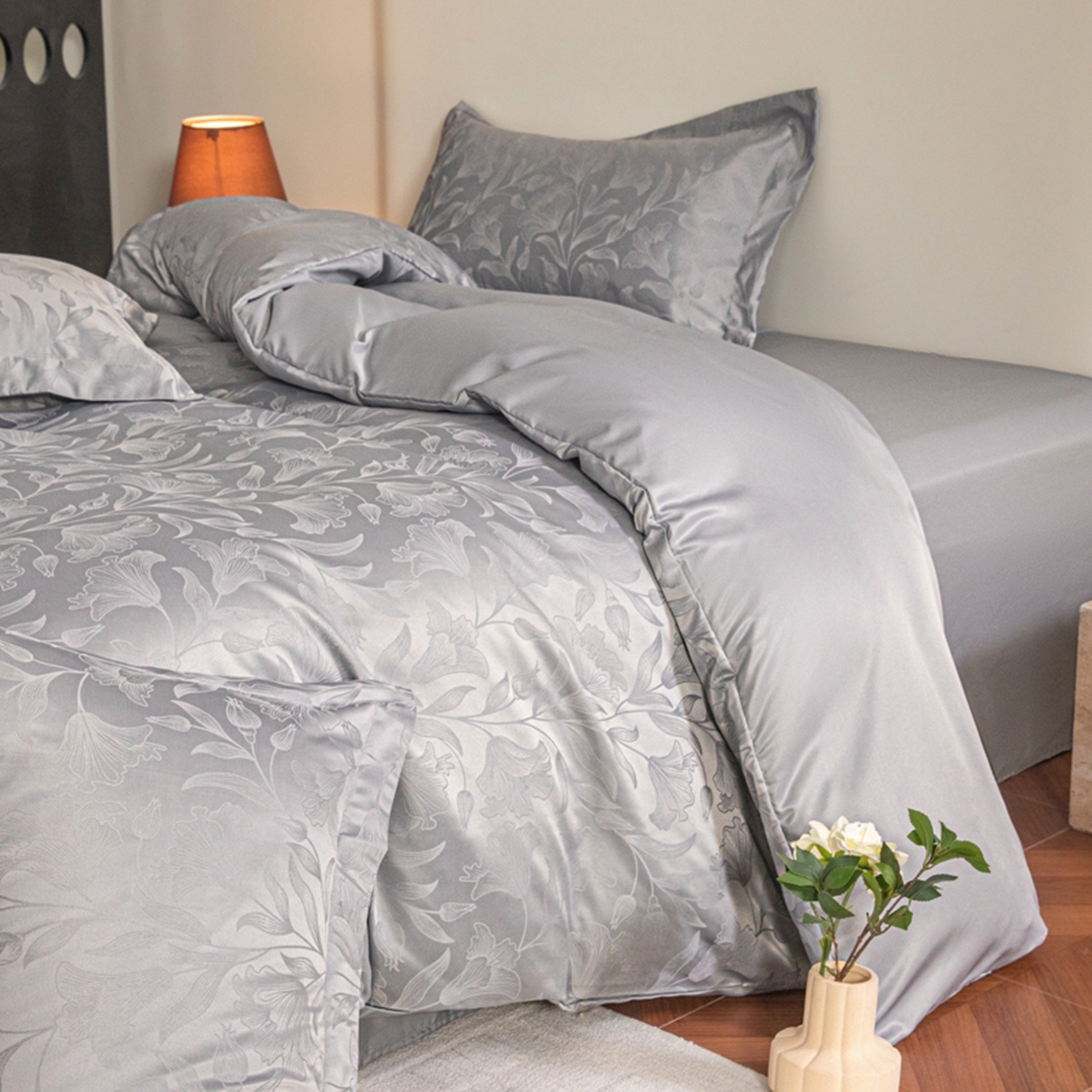 91家纺网 家纺一手货源 找家纺 金牛座家纺 2026新款高克重贡缎提花亲肤棉四件套-情愫系列 情愫-灰