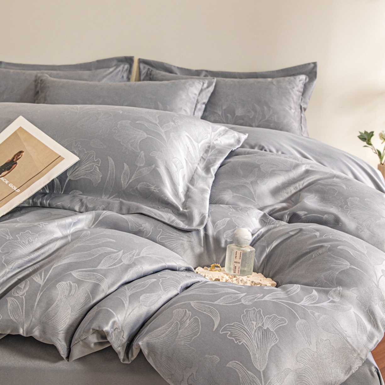 91家纺网 家纺一手货源 找家纺 金牛座家纺 2026新款高克重贡缎提花亲肤棉四件套-情愫系列 情愫-灰