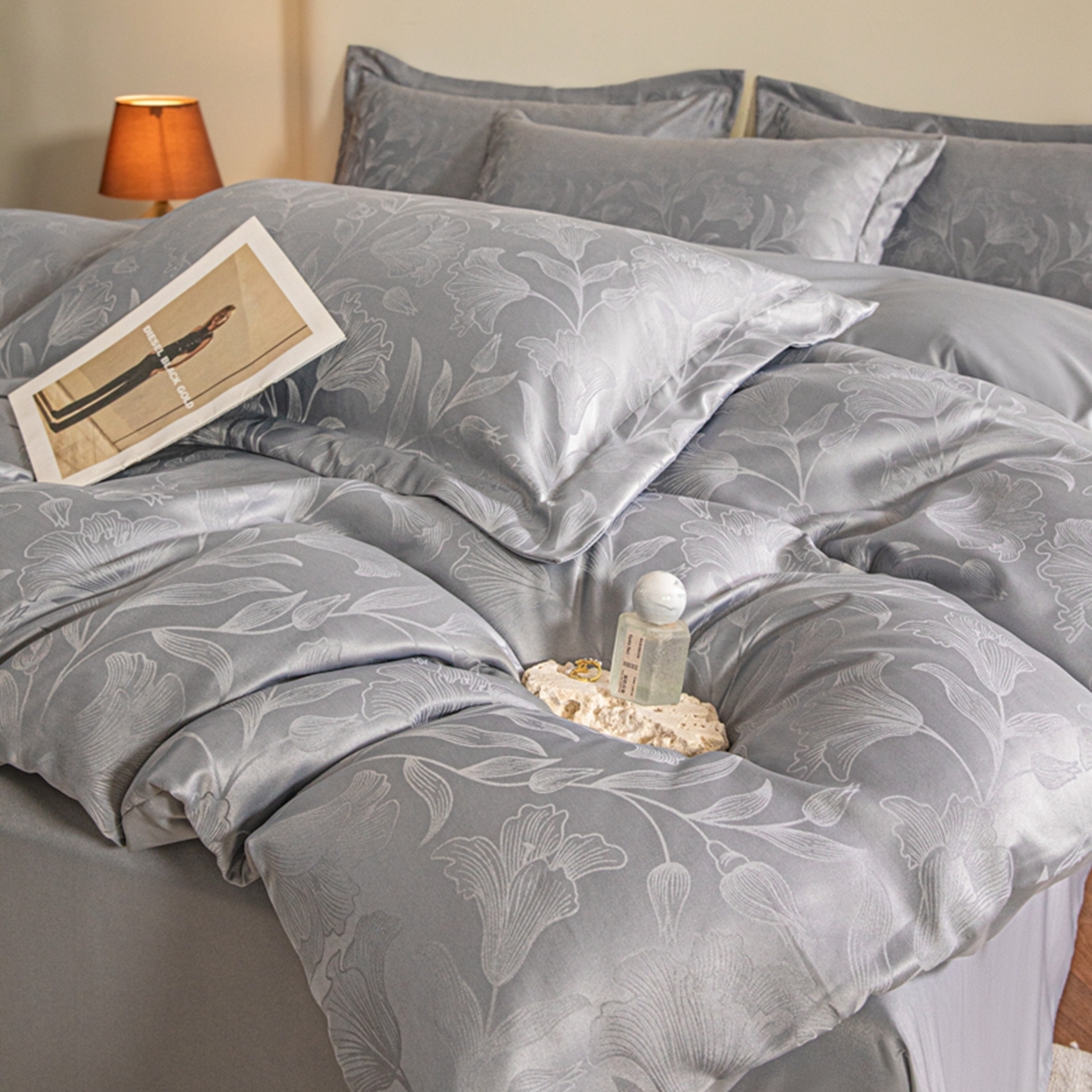 91家纺网 家纺一手货源 找家纺 金牛座家纺 2026新款高克重贡缎提花亲肤棉四件套-情愫系列 情愫-灰