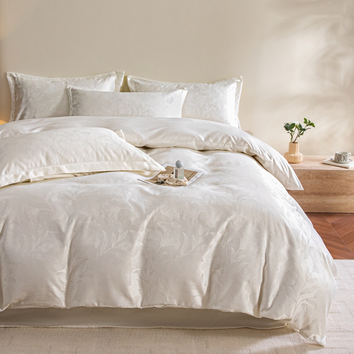 91家纺网 家纺一手货源 找家纺 金牛座家纺 2026新款高克重贡缎提花亲肤棉四件套-情愫系列 情愫-奶白