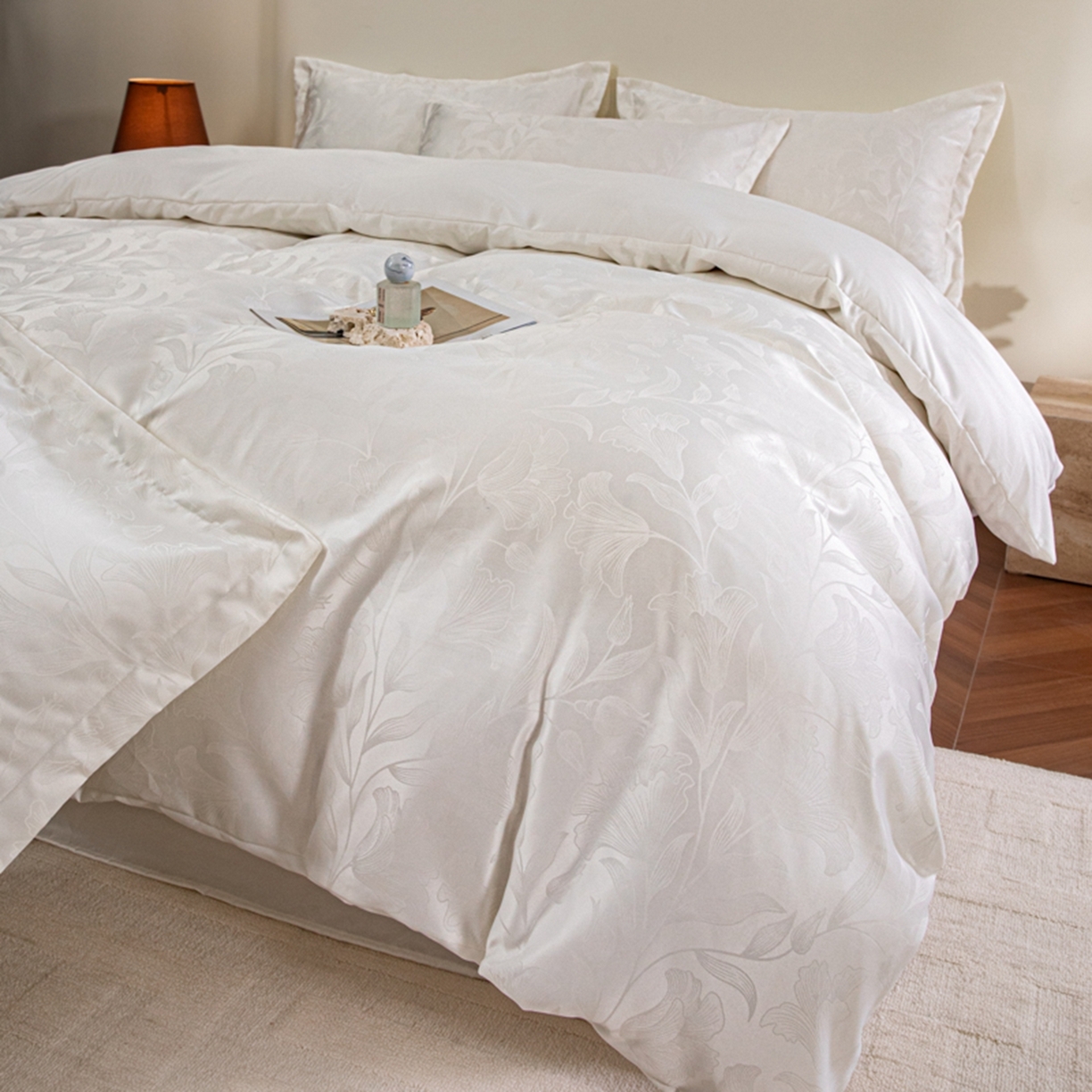 91家纺网 家纺一手货源 找家纺 金牛座家纺 2026新款高克重贡缎提花亲肤棉四件套-情愫系列 情愫-奶白