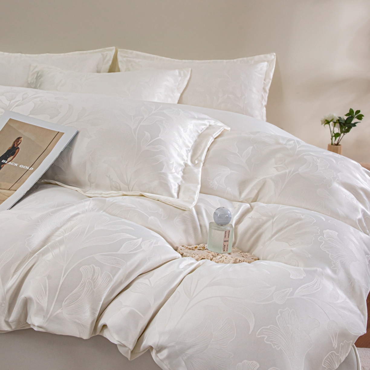 91家纺网 家纺一手货源 找家纺 金牛座家纺 2026新款高克重贡缎提花亲肤棉四件套-情愫系列 情愫-奶白