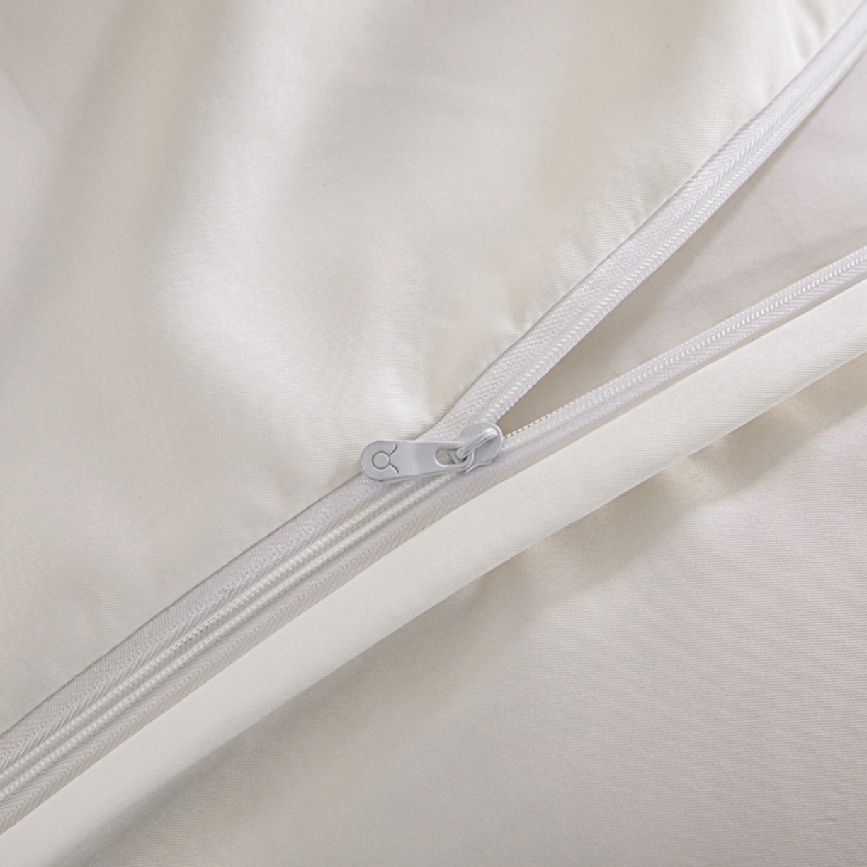 91家纺网 家纺一手货源 找家纺 金牛座家纺 2026新款高克重贡缎提花亲肤棉四件套-情愫系列 情愫-奶白