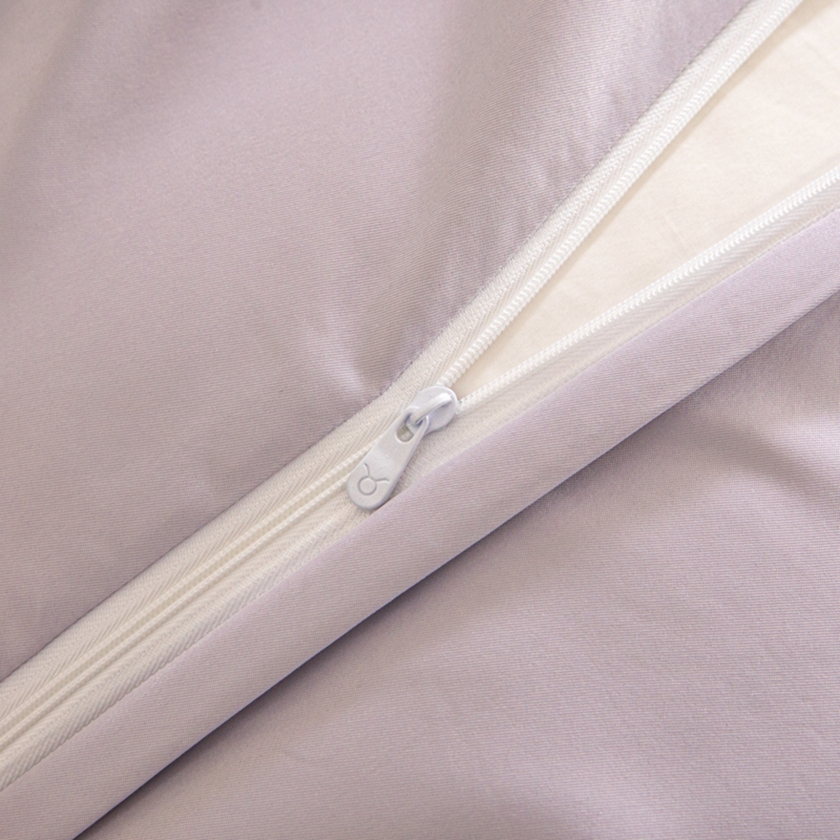 91家纺网 家纺一手货源 找家纺 金牛座家纺 2026新款高克重贡缎提花亲肤棉四件套-情愫系列 情愫-浅紫