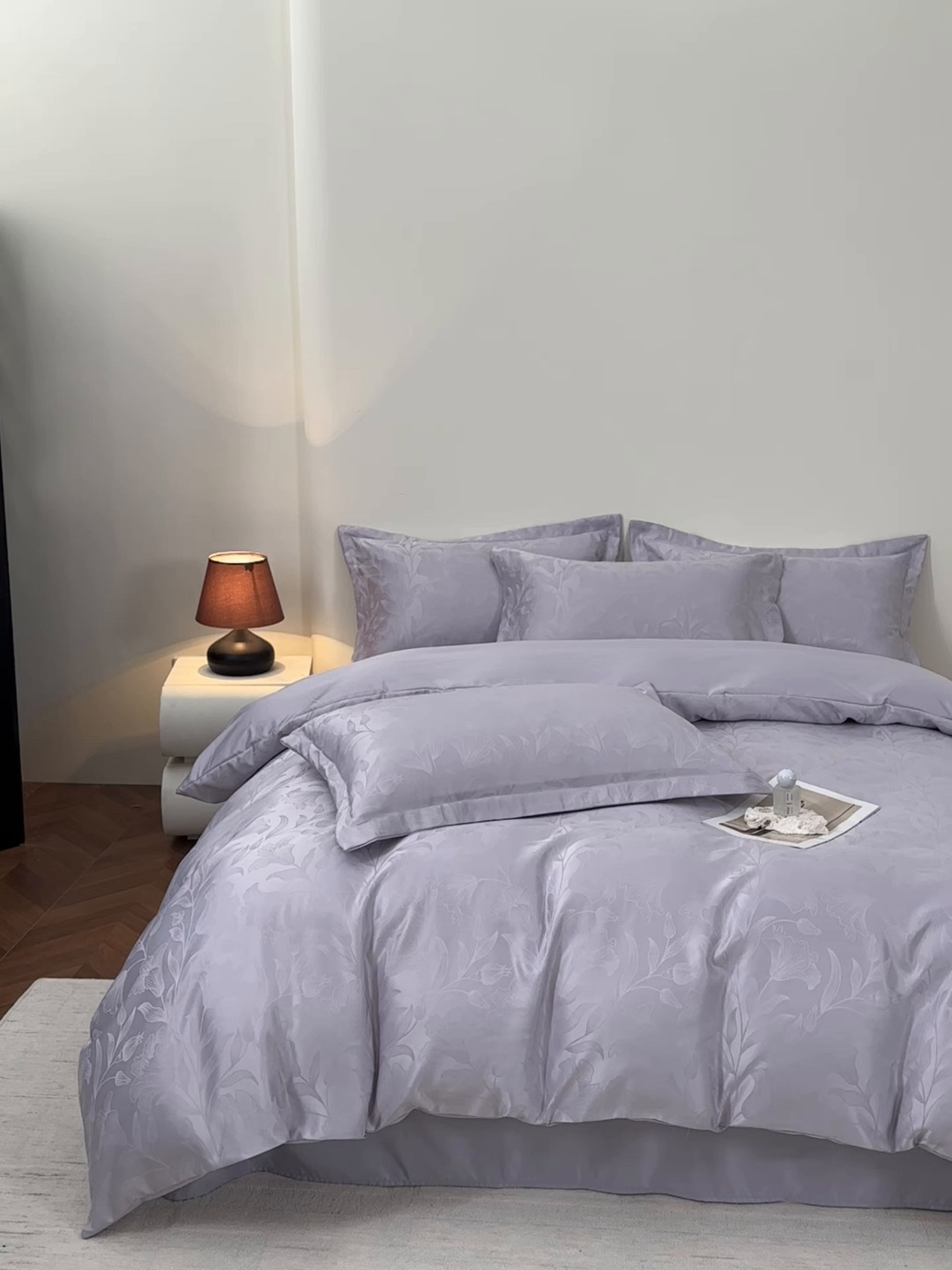 91家纺网 家纺一手货源 找家纺 金牛座家纺 2026新款高克重贡缎提花亲肤棉四件套-情愫系列 情愫-浅紫