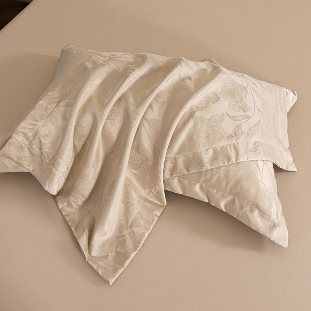 91家纺网 家纺一手货源 找家纺 金牛座家纺 2026新款高克重贡缎提花亲肤棉四件套-情愫系列 情愫-香槟