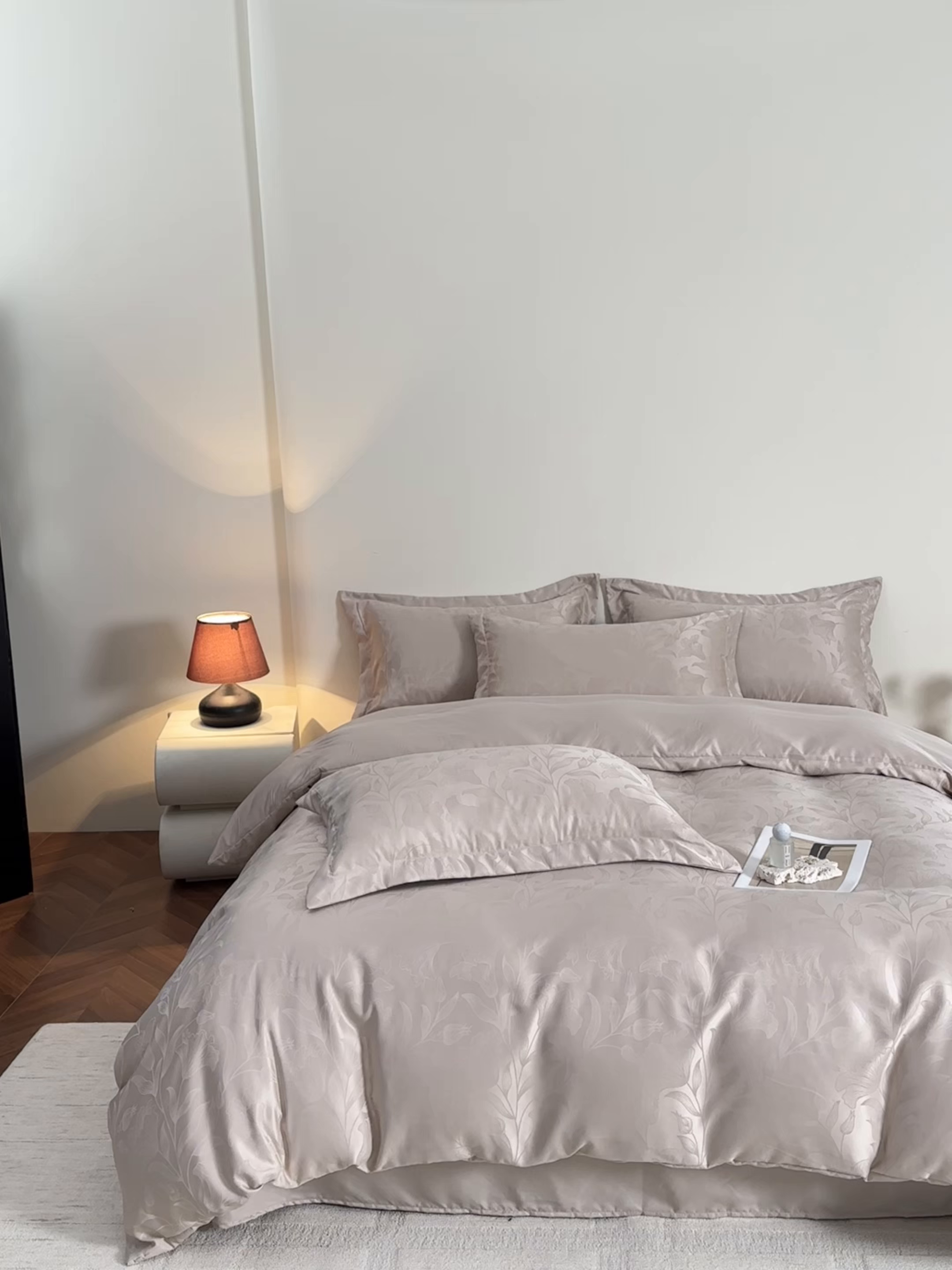 91家纺网 家纺一手货源 找家纺 金牛座家纺 2026新款高克重贡缎提花亲肤棉四件套-情愫系列 情愫-香槟