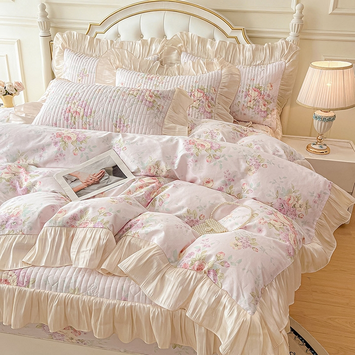 91家纺网 家纺一手货源 找家纺 宜凡家纺 2026新款全棉夹棉公主风床笠三件套 春日微光