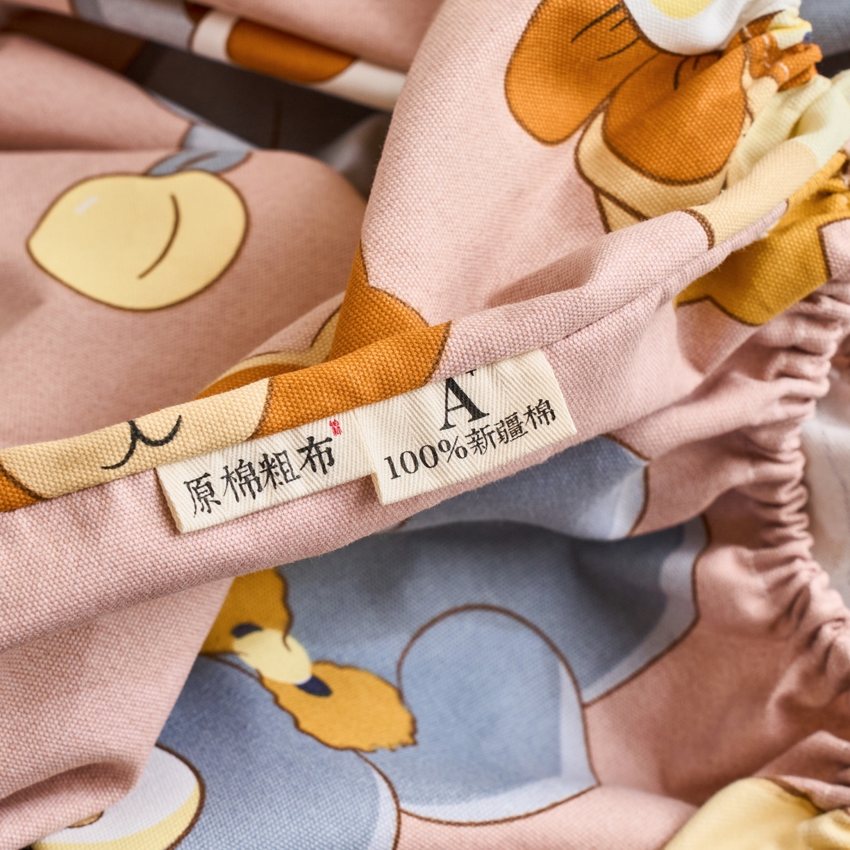 91家纺网 家纺一手货源 找家纺 春皖家纺 2026新款全棉老粗布工艺款单床笠床笠单件 快乐熊